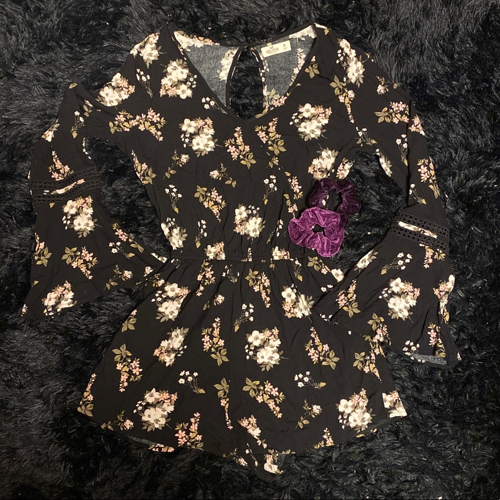 🌟 Hollister Floral Romper 🌟